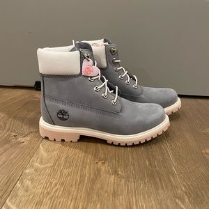 BNWT Timberland Love Collection boots, size 6.5.